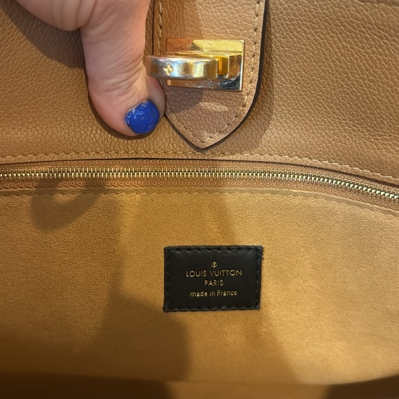 Louis Vuitton On My Side MM Tote Crossbody - Picture 12 of 16